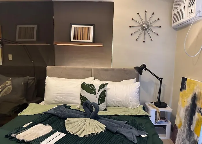 Cozy Unit With Balcony Netflix Walk To Venice Mall Manila