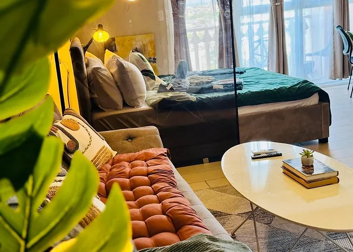 Cozy Unit With Balcony Netflix Walk To Venice Mall Apartamento Manila