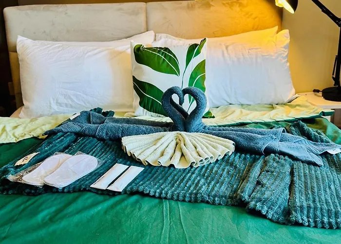 Cozy Unit With Balcony Netflix Walk To Venice Mall Manila