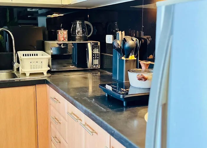 Apartamento Cozy Unit With Balcony Netflix Walk To Venice Mall Manila